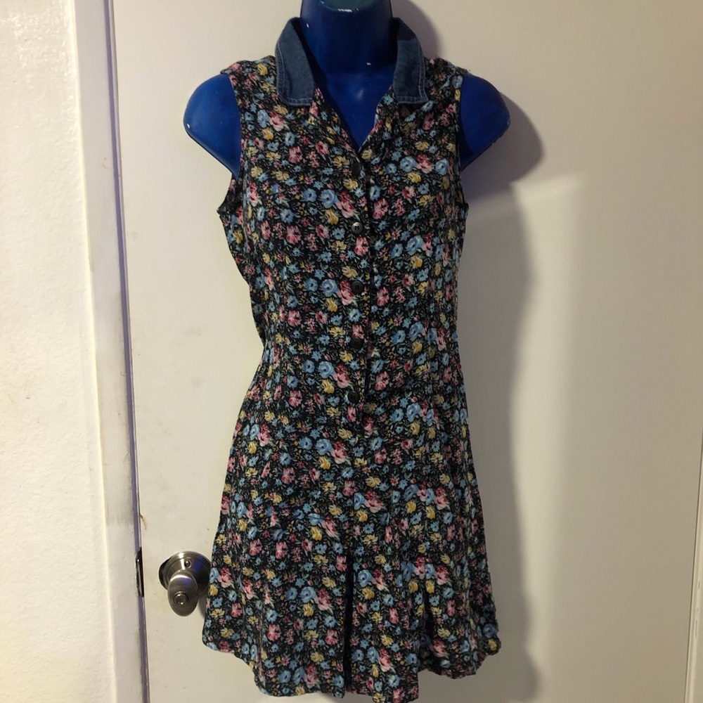 Floral vintage romper with denim collar